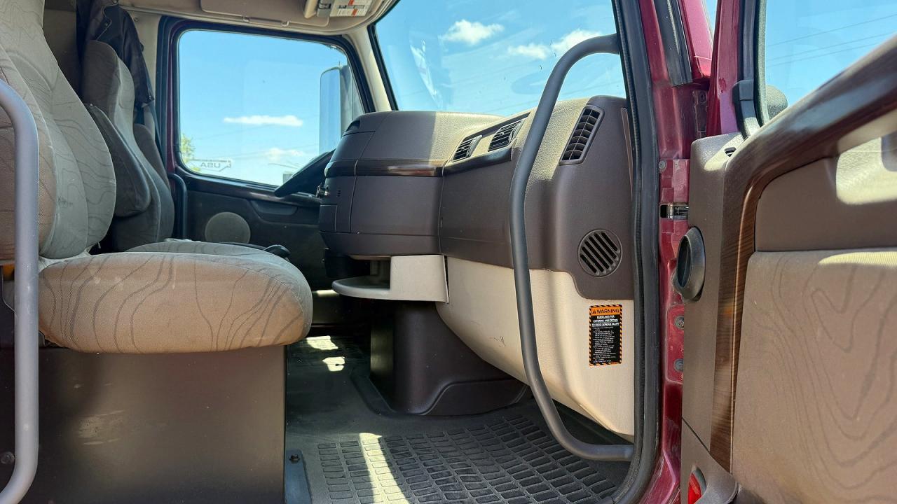 2014 VOLVO VNL