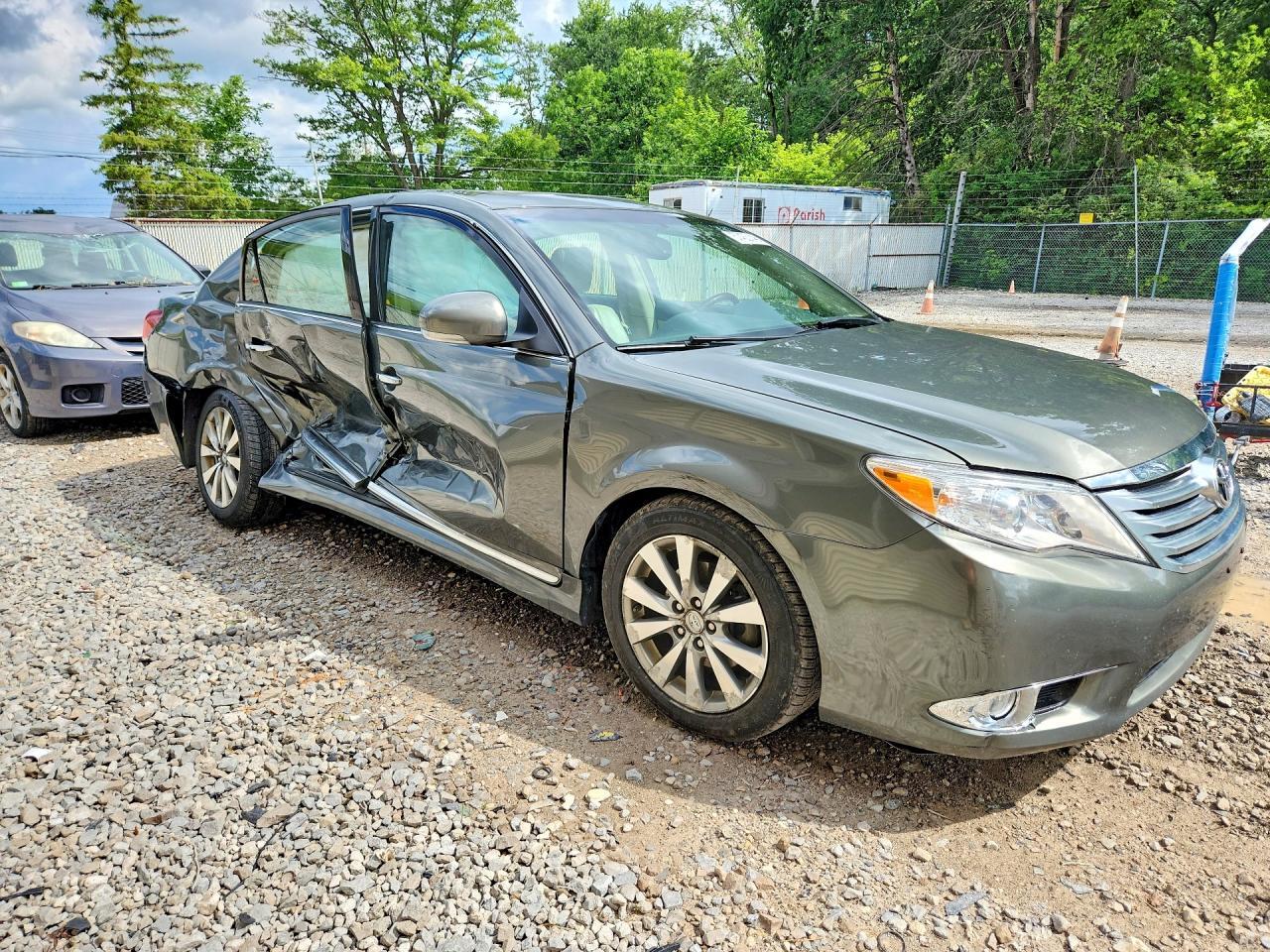 2011 TOYOTA Avalon