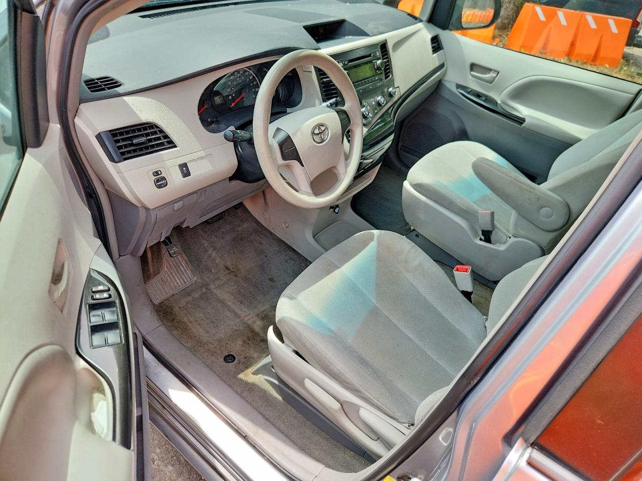 2013 TOYOTA SIENNA