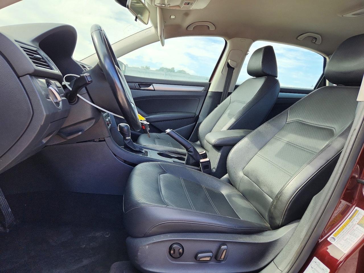 2014 VOLKSWAGEN Passat