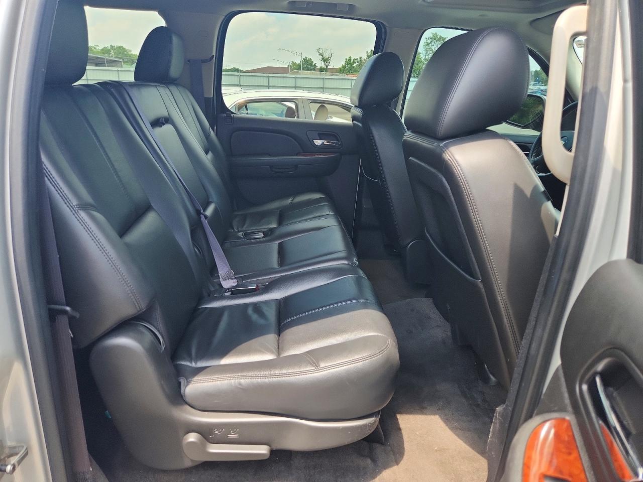 2011 CHEVROLET Suburban