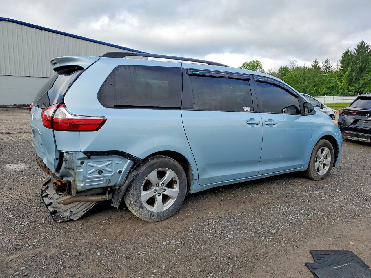 2015 TOYOTA SIENNA