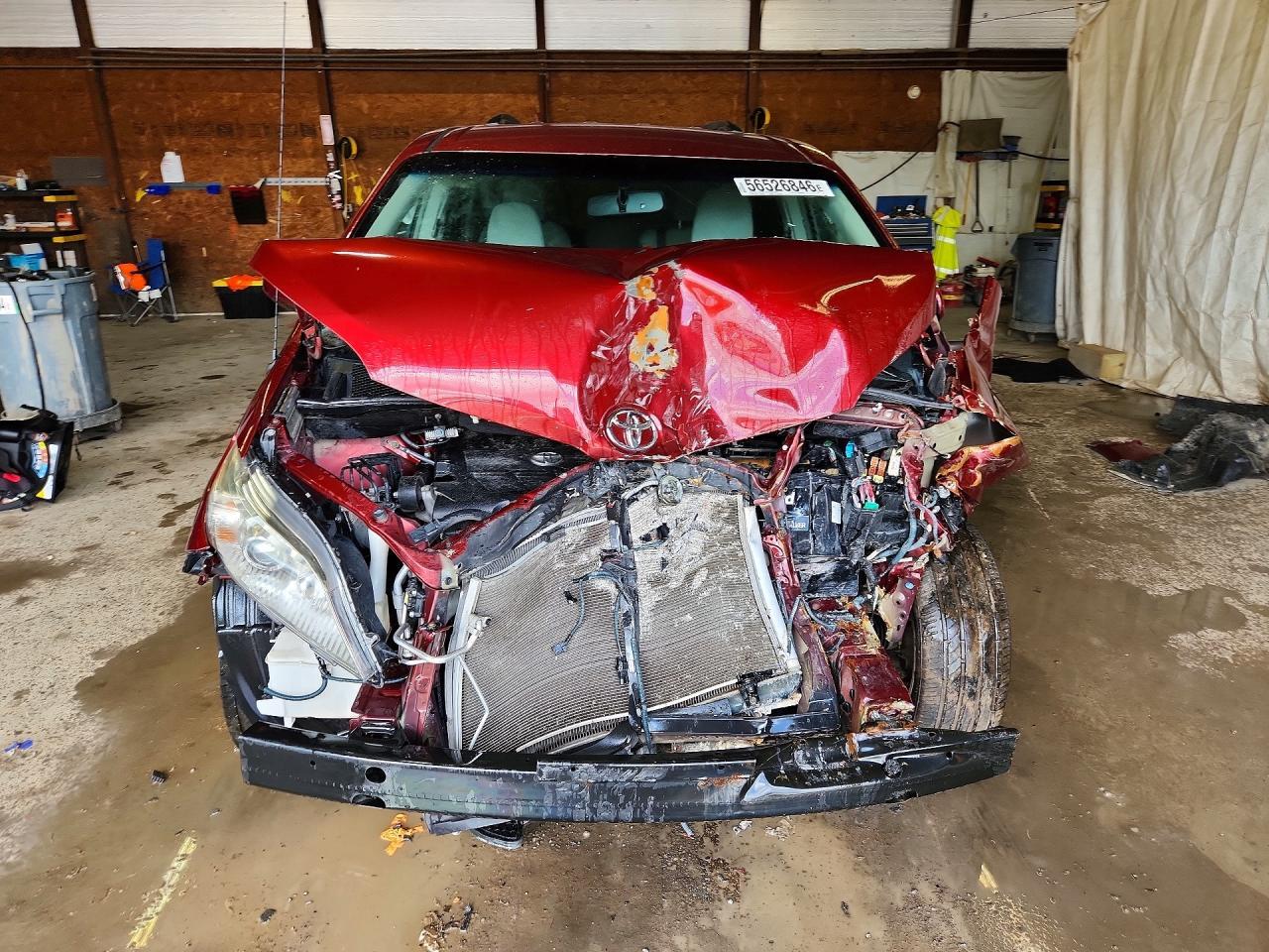 2011 TOYOTA SIENNA