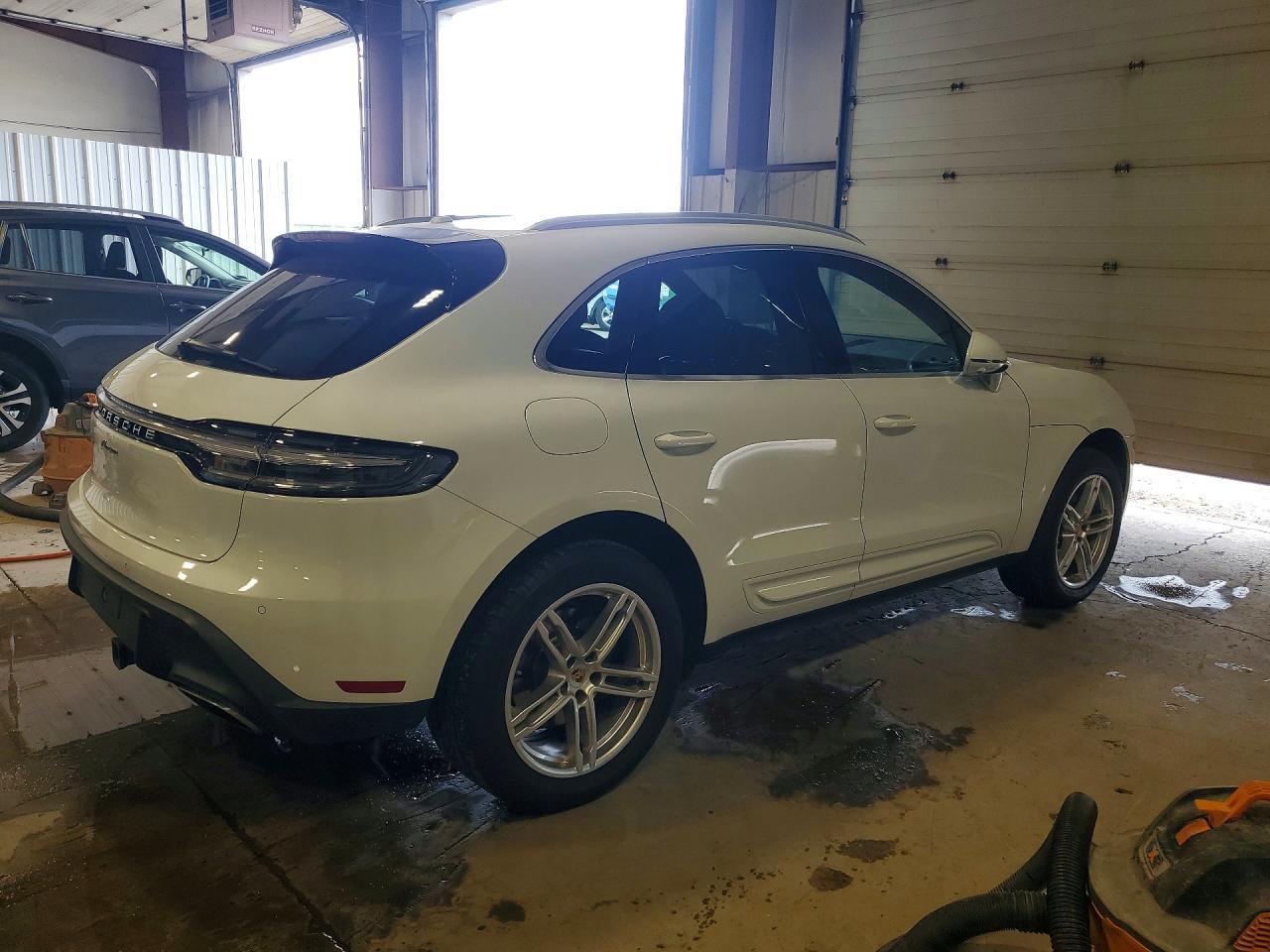 2023 PORSCHE Macan