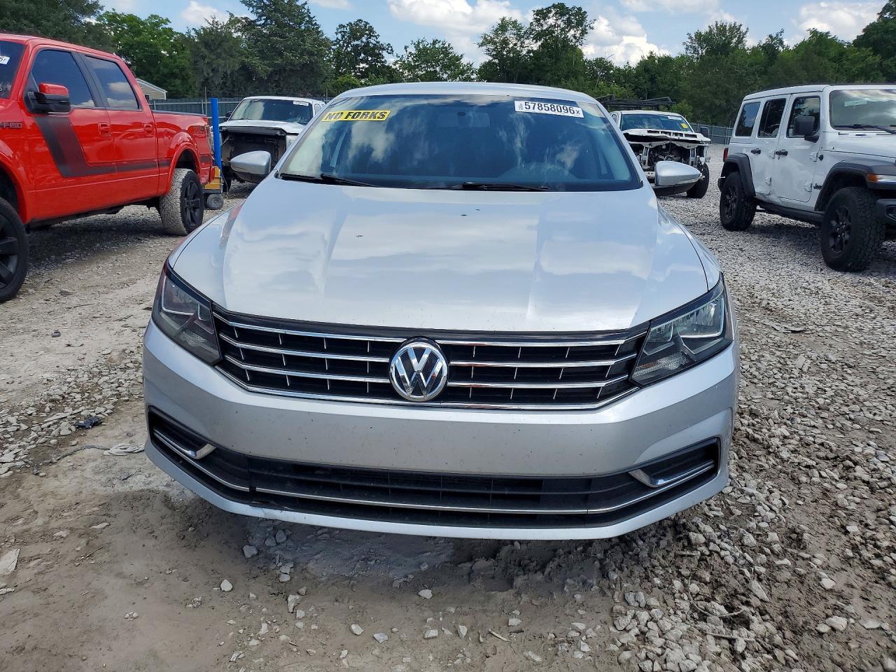 2016 VOLKSWAGEN Passat