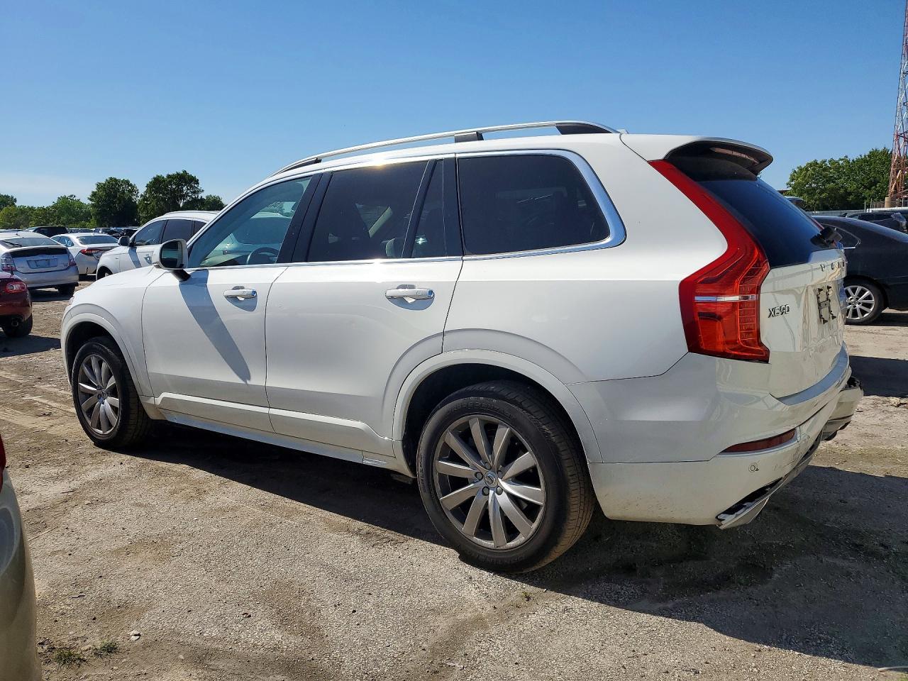 2017 VOLVO XC90