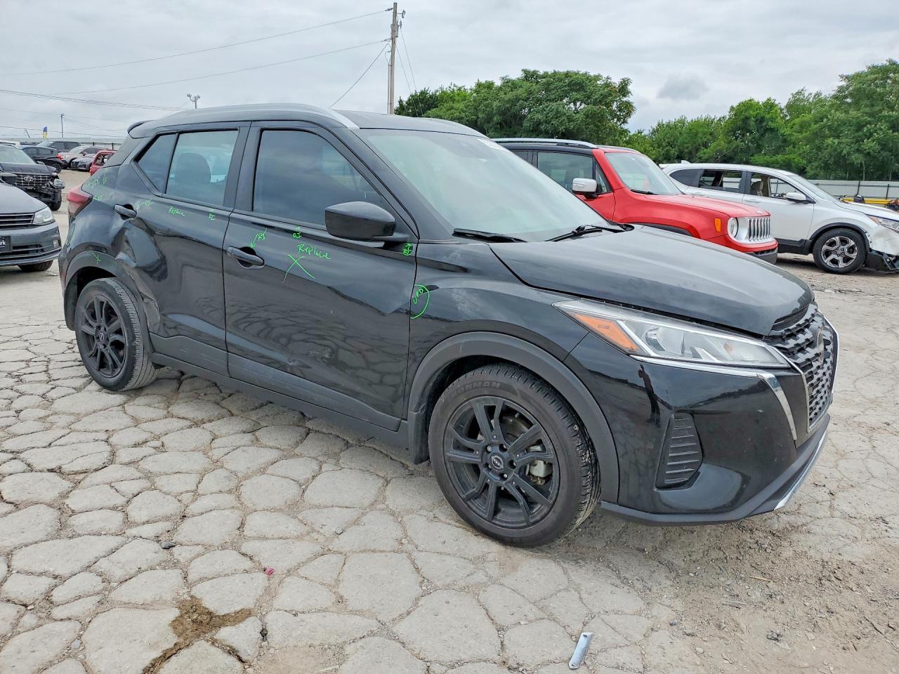 2022 NISSAN KICKS