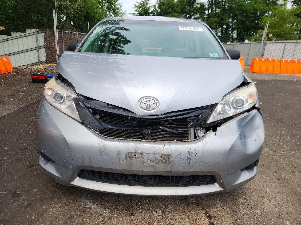 2013 TOYOTA SIENNA