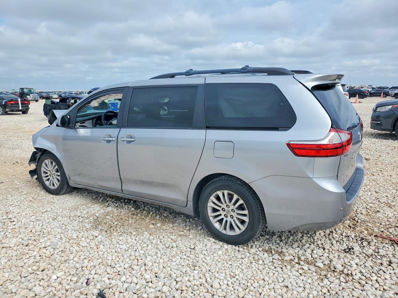 2015 TOYOTA SIENNA