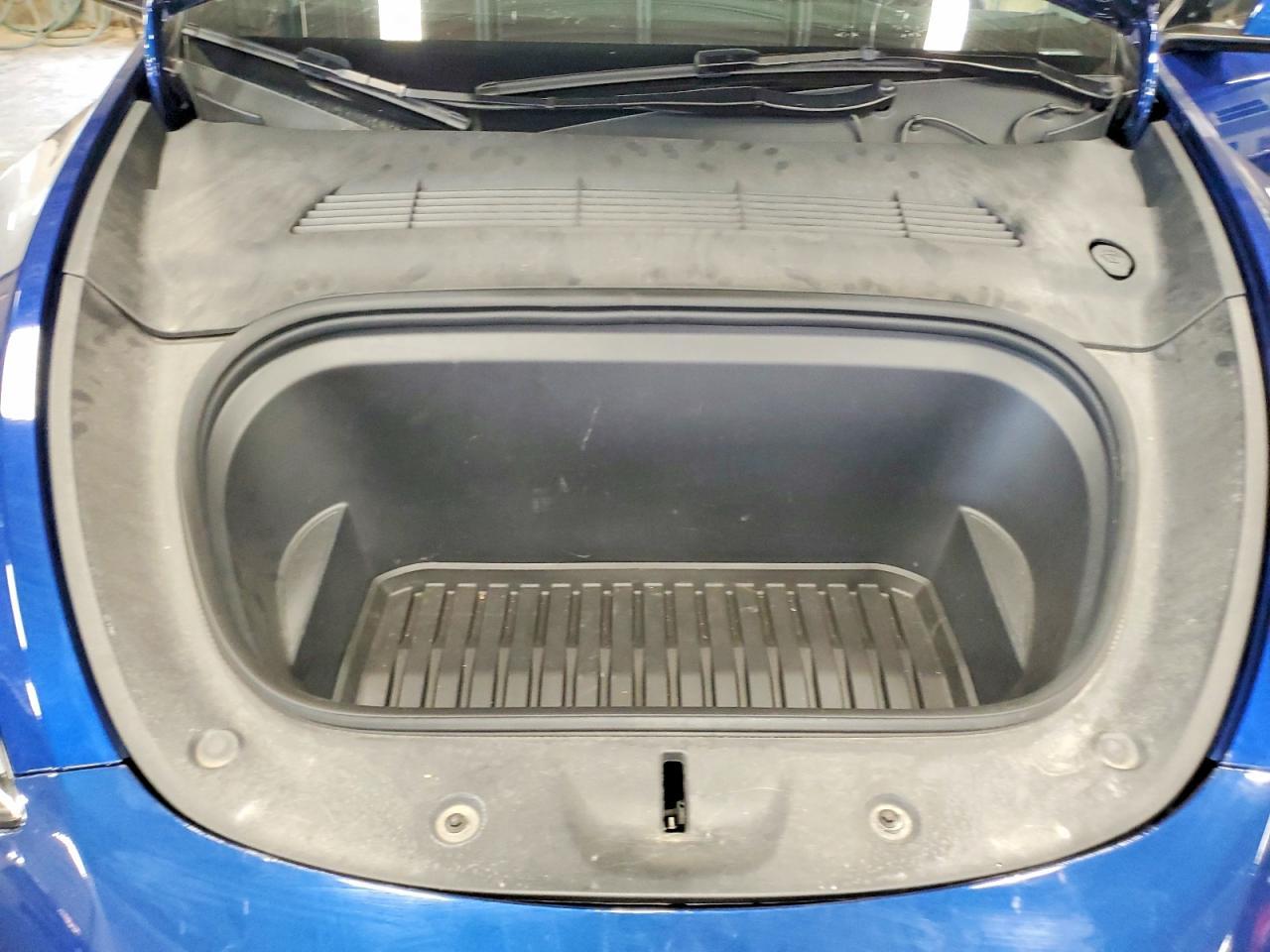 2025 TESLA MODEL Y