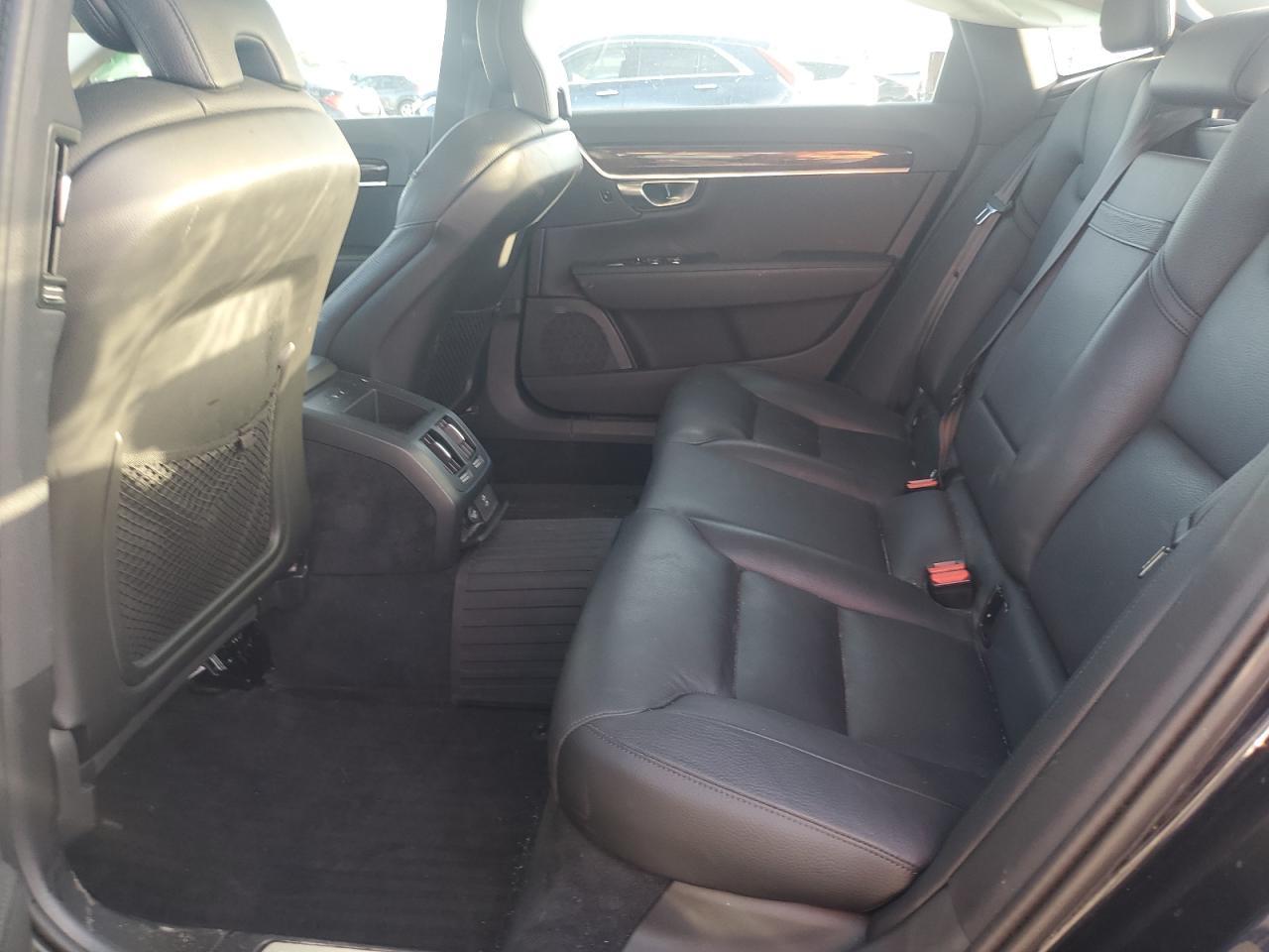 2019 VOLVO S90