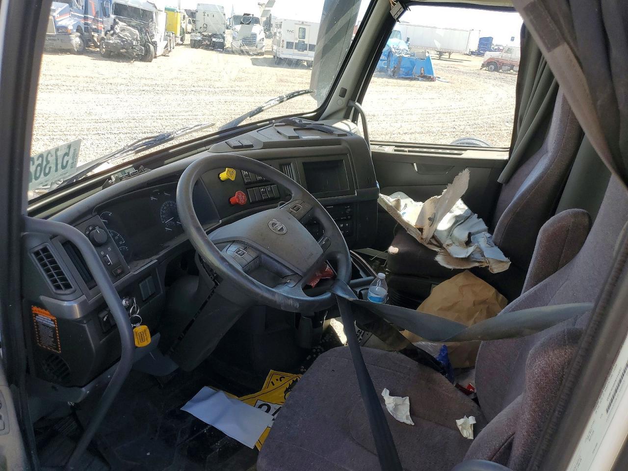2023 VOLVO VNL