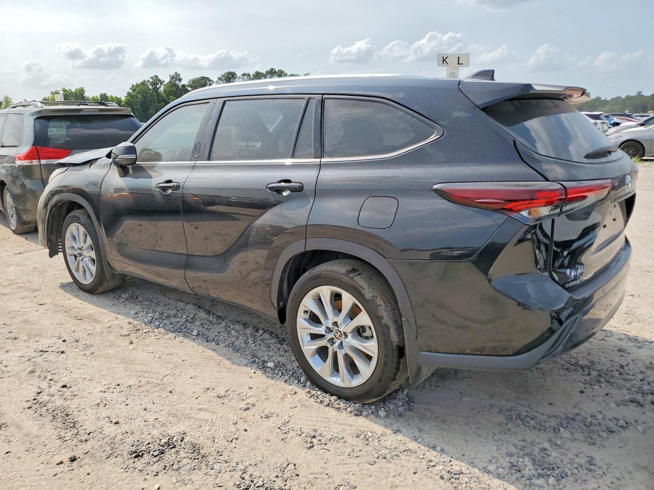 2026 TOYOTA HIGHLANDER
