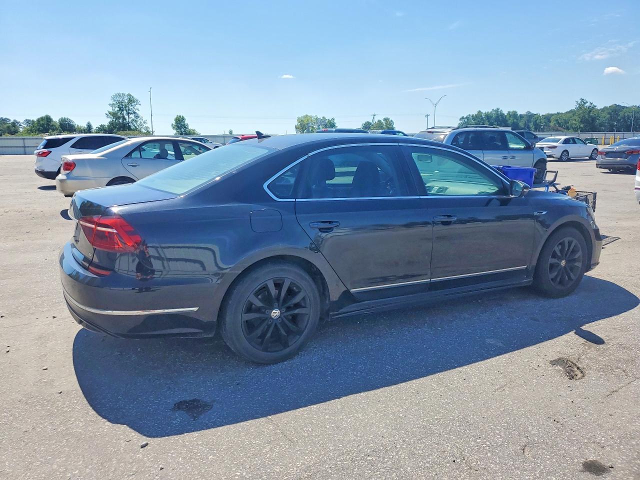 2017 VOLKSWAGEN Passat