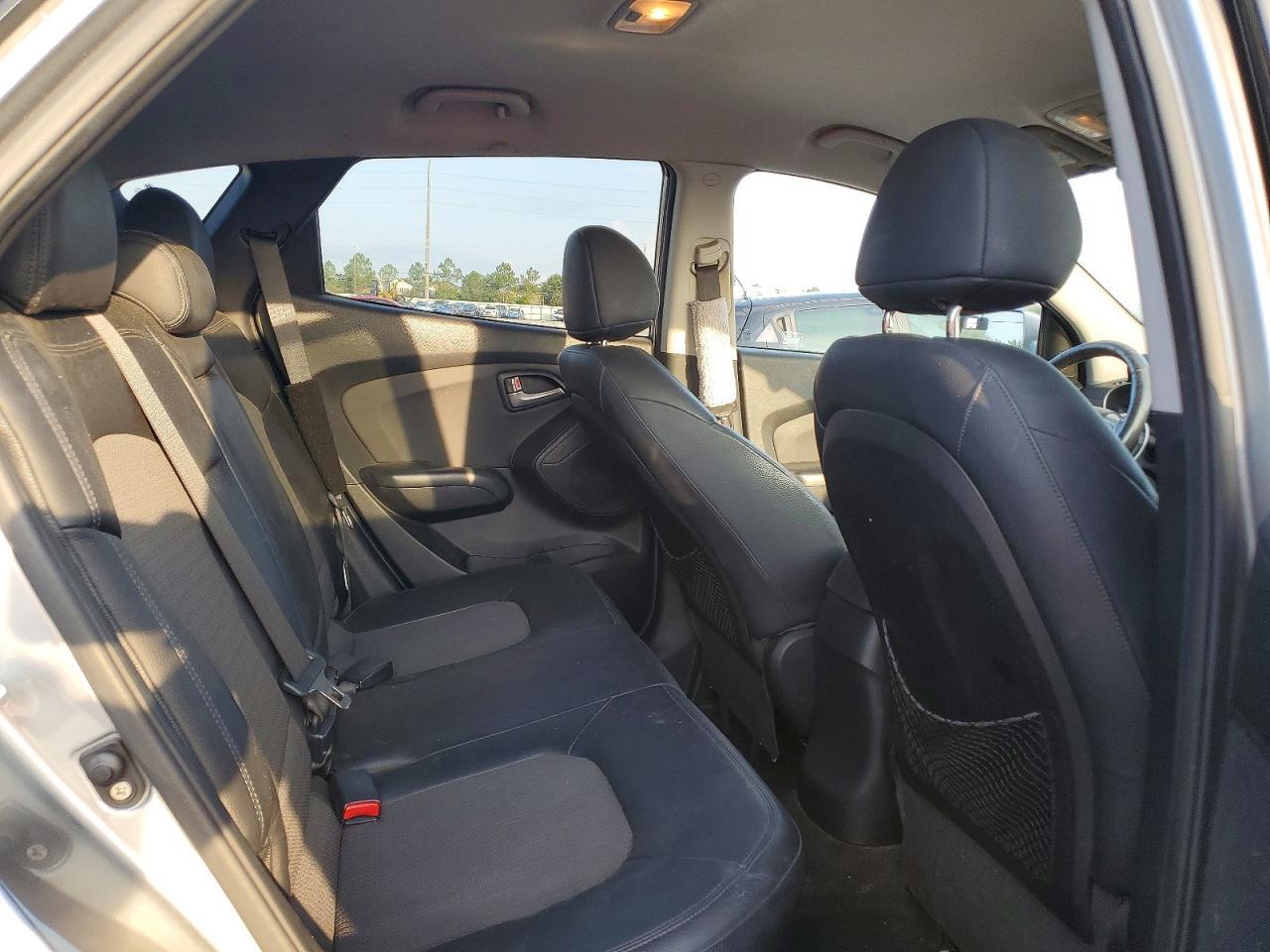 2011 HYUNDAI TUCSON
