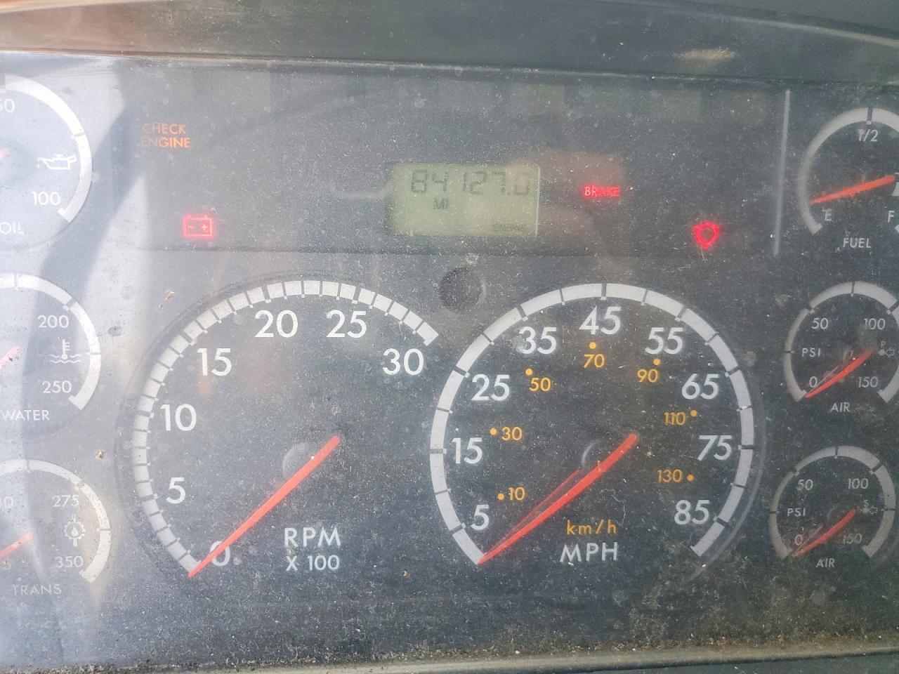 2010 FREIGHTLINER M2 106