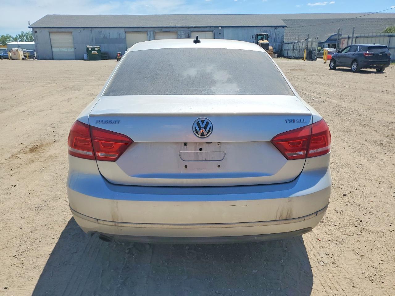 2014 VOLKSWAGEN Passat