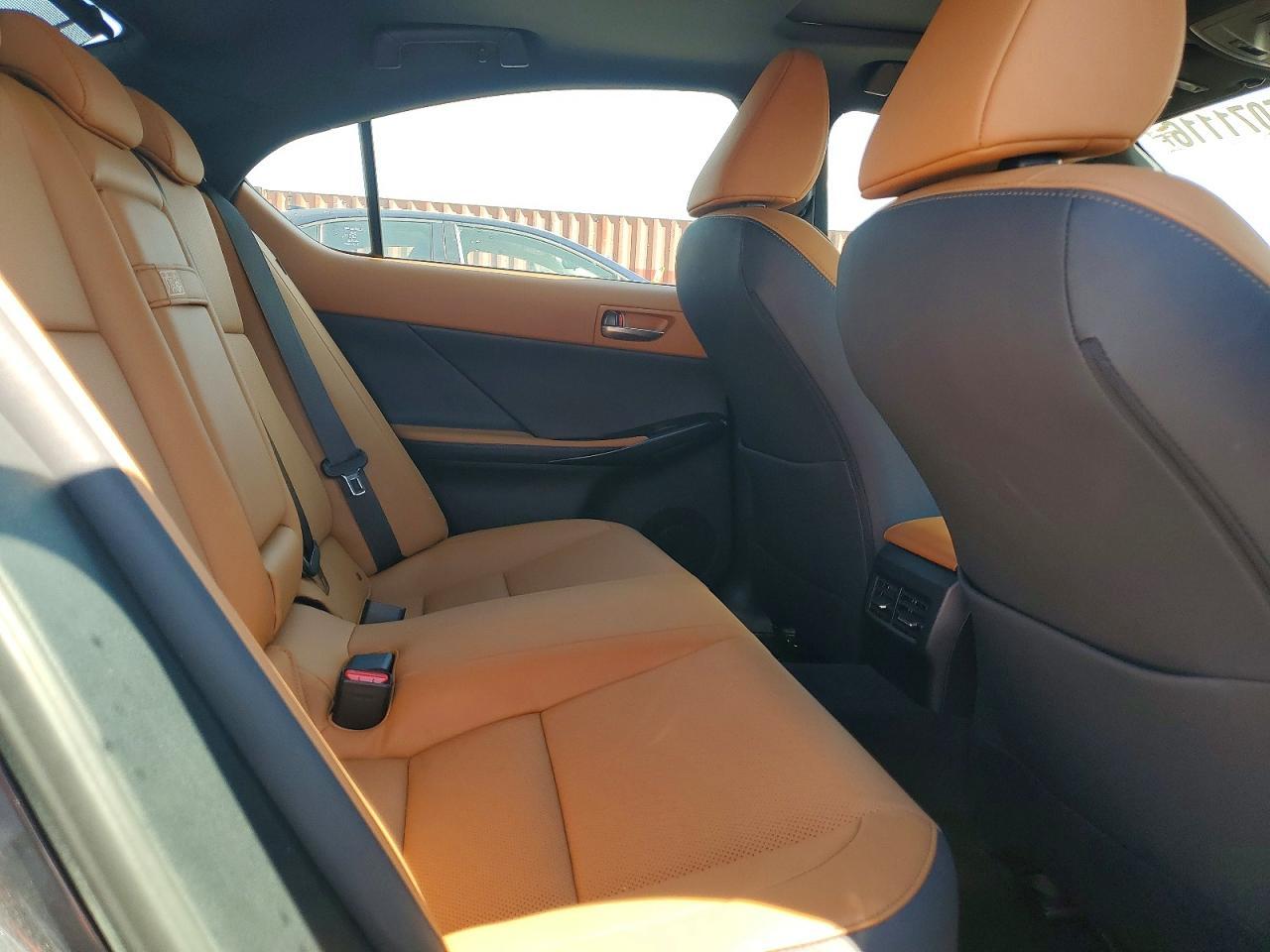 2025 LEXUS IS 300