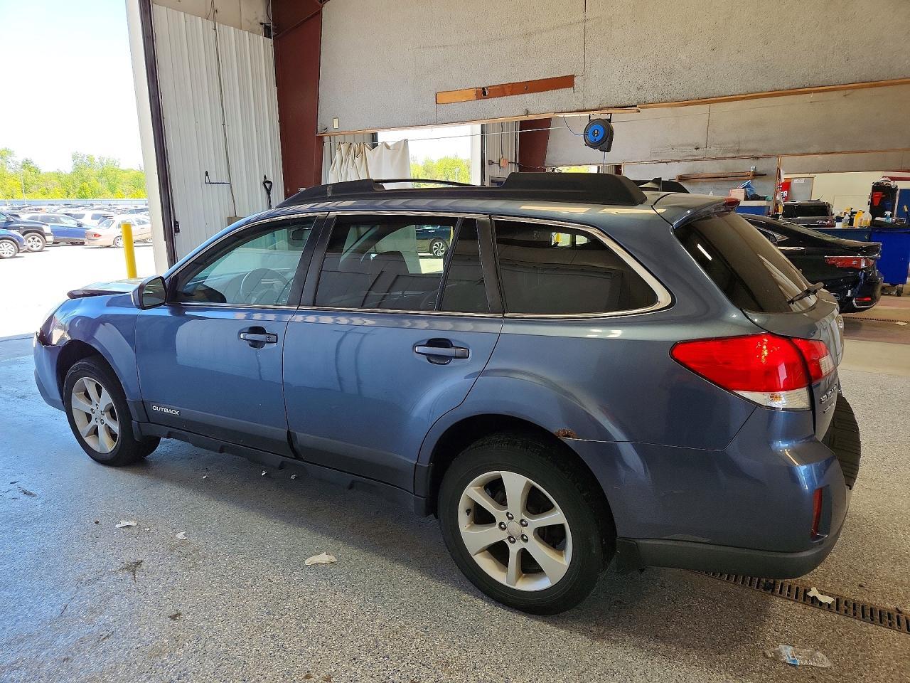 2014 SUBARU Outback