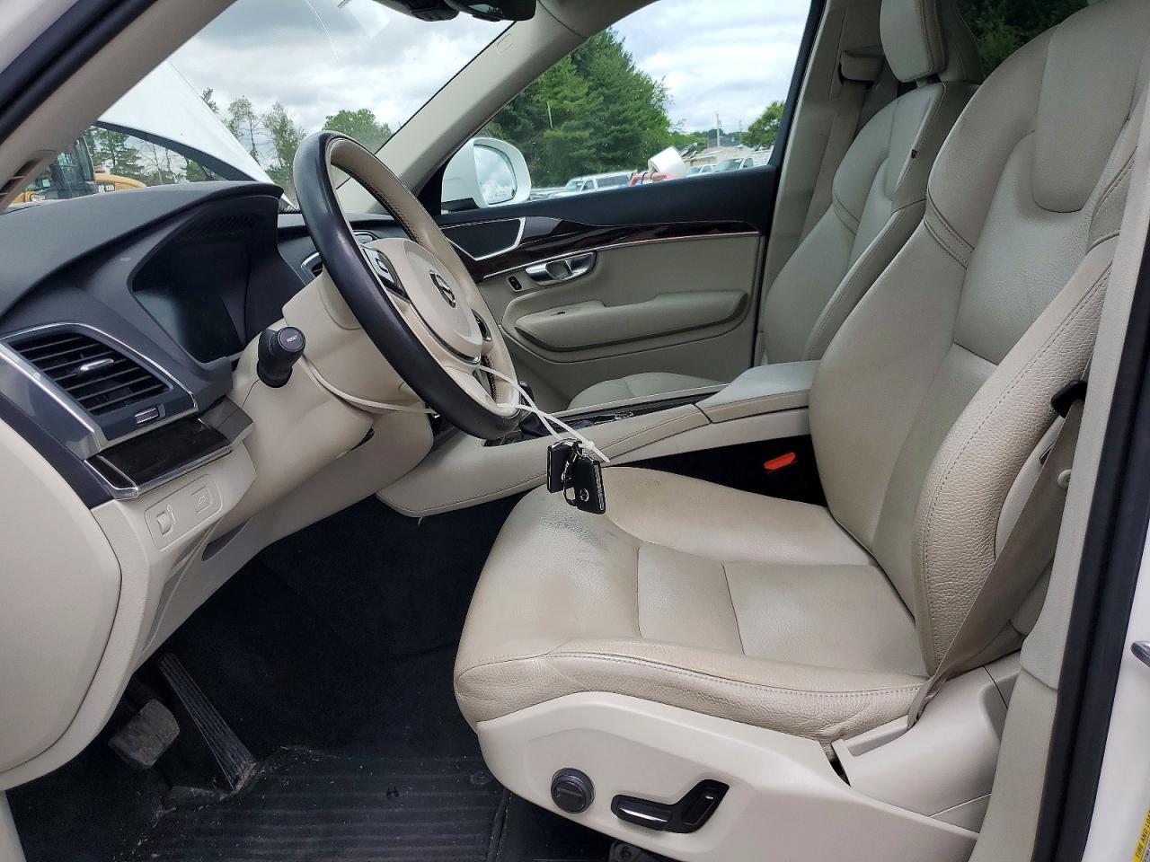 2019 VOLVO XC90