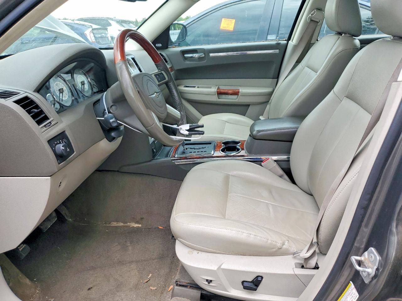 2010 CHRYSLER 300