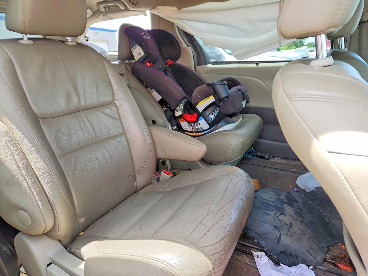 2017 TOYOTA SIENNA