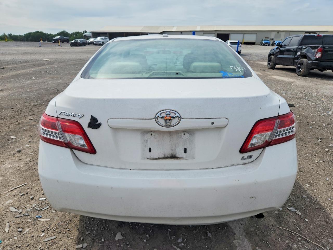 2011 TOYOTA CAMRY