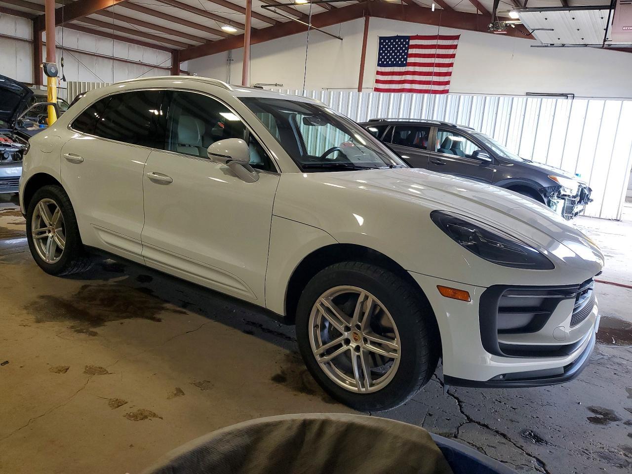 2023 PORSCHE Macan