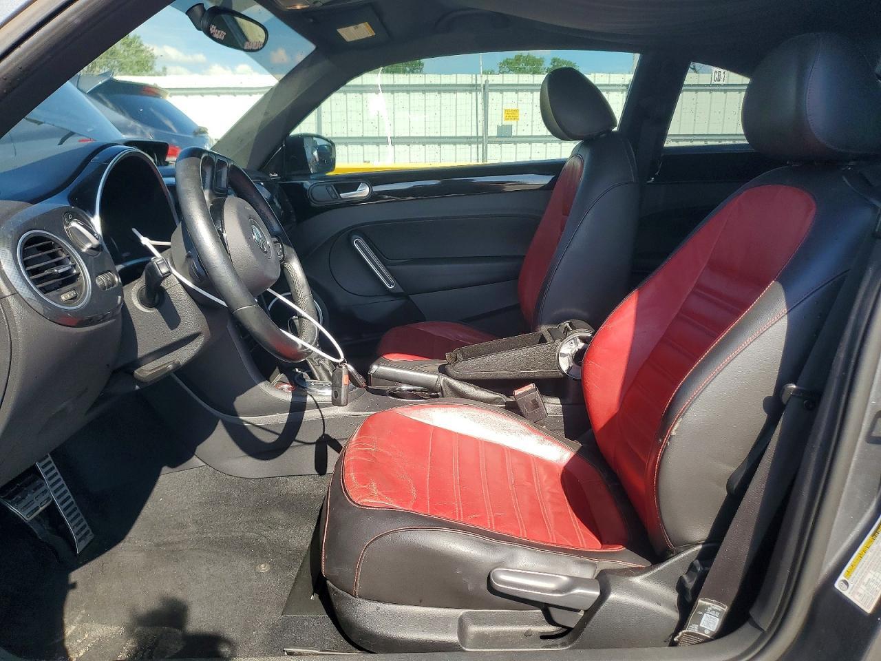 2012 VOLKSWAGEN Beetle
