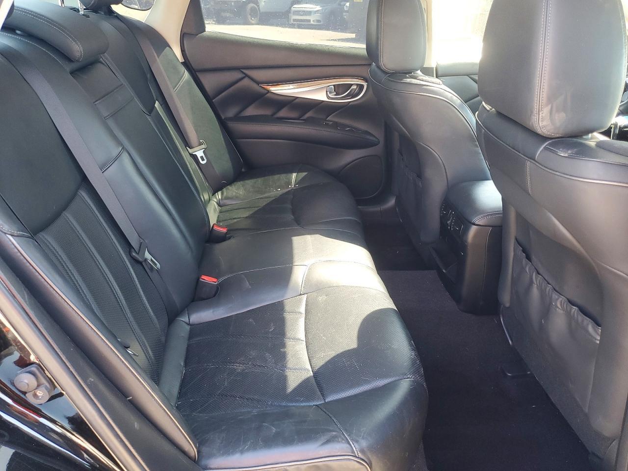 2012 INFINITI M37