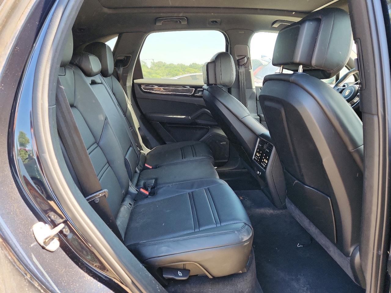 2022 PORSCHE CAYENNE