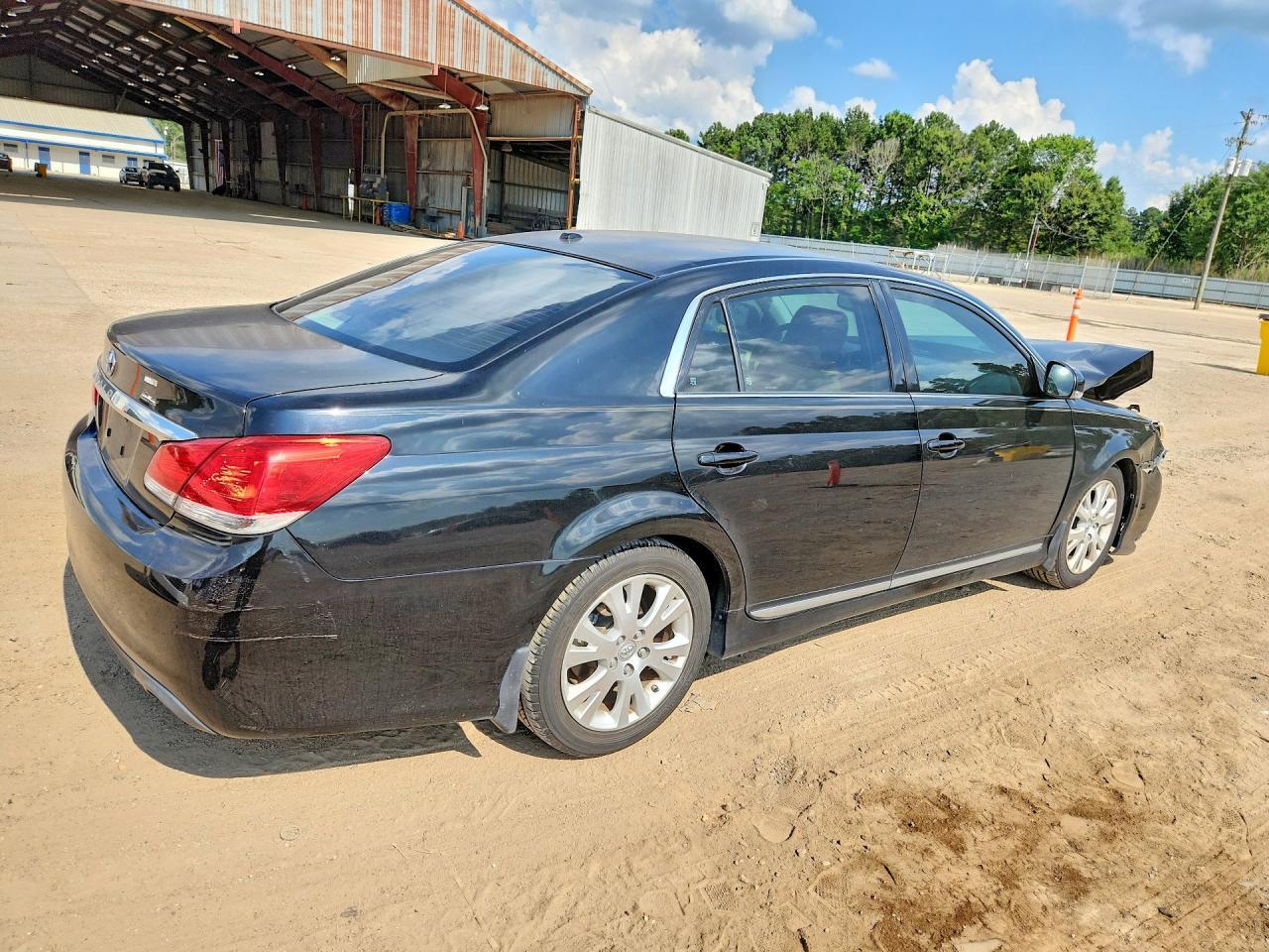 2011 TOYOTA Avalon