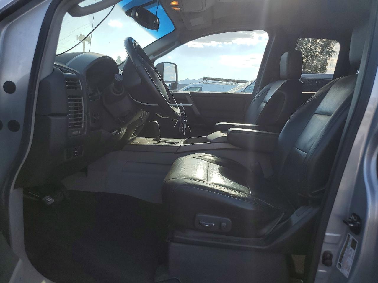 2004 NISSAN Titan