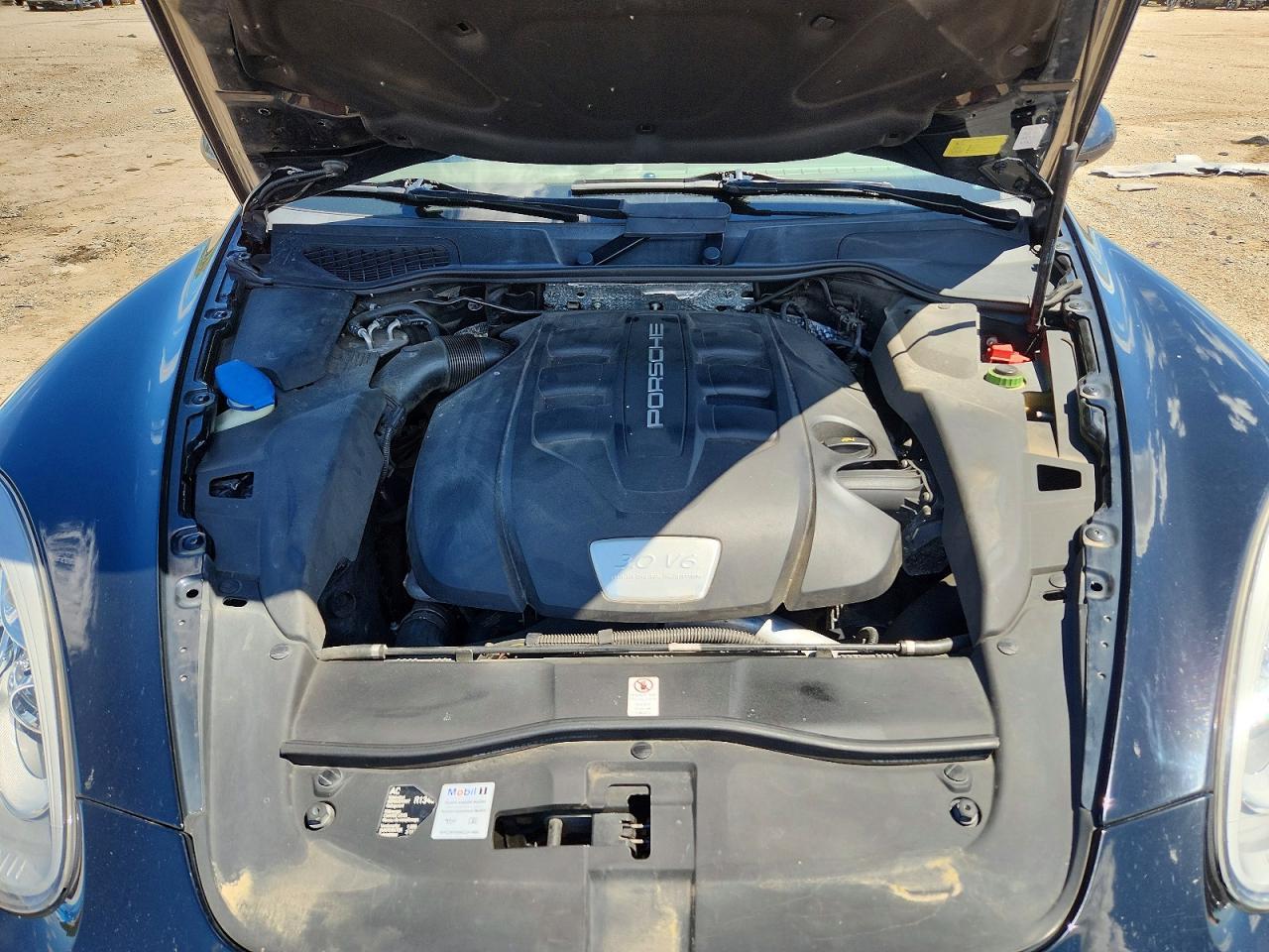 2014 PORSCHE CAYENNE