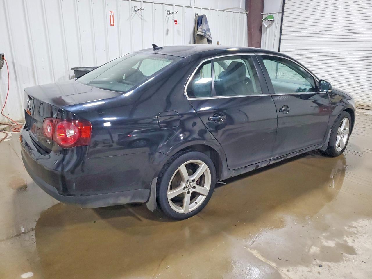 2010 VOLKSWAGEN JETTA