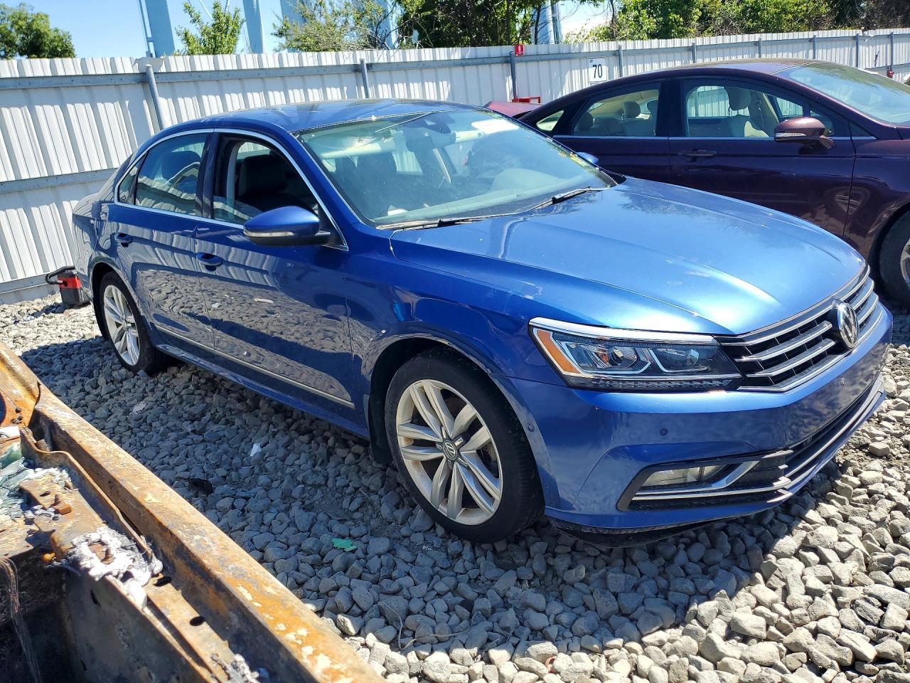 2016 VOLKSWAGEN Passat