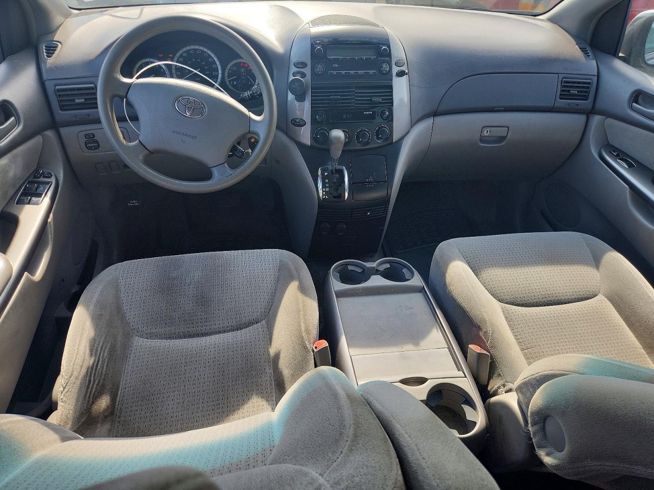 2004 TOYOTA SIENNA