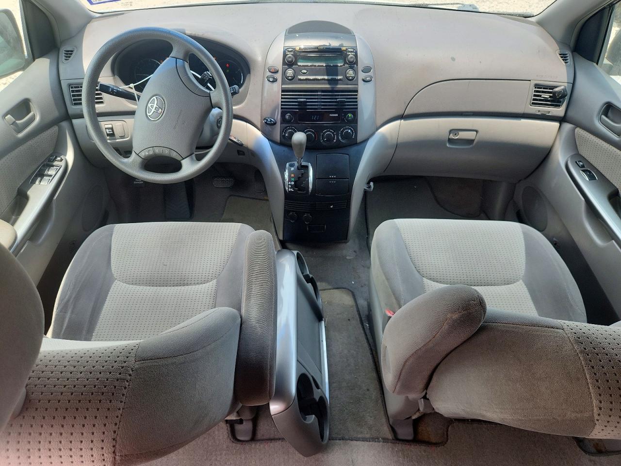 2010 TOYOTA SIENNA