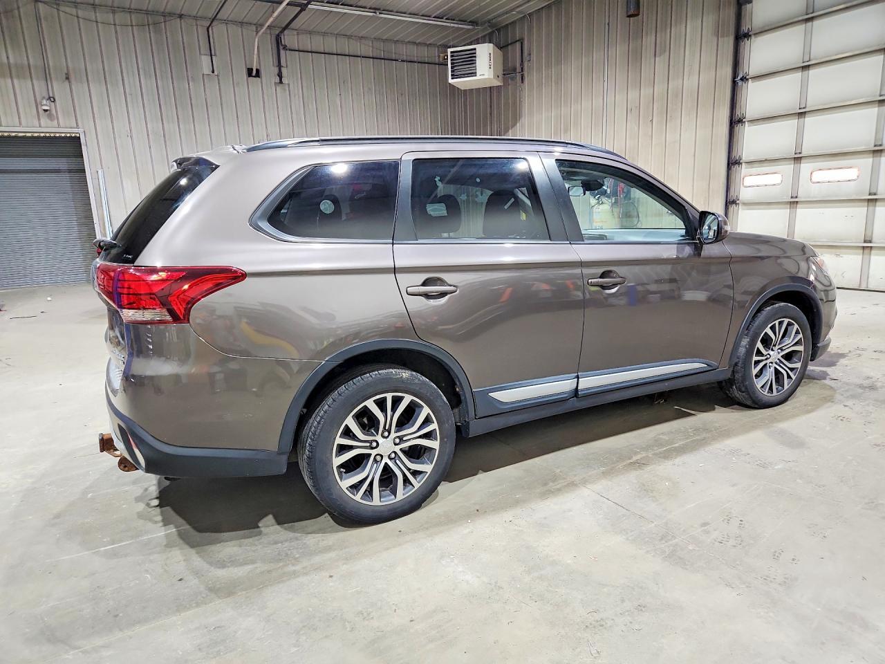 2016 MITSUBISHI outlander