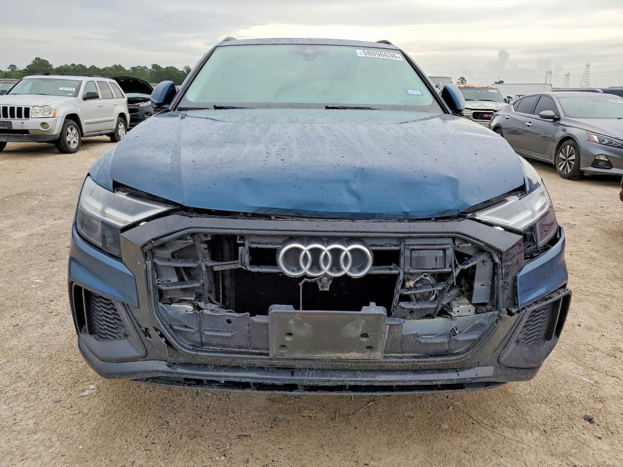 2020 AUDI Q8