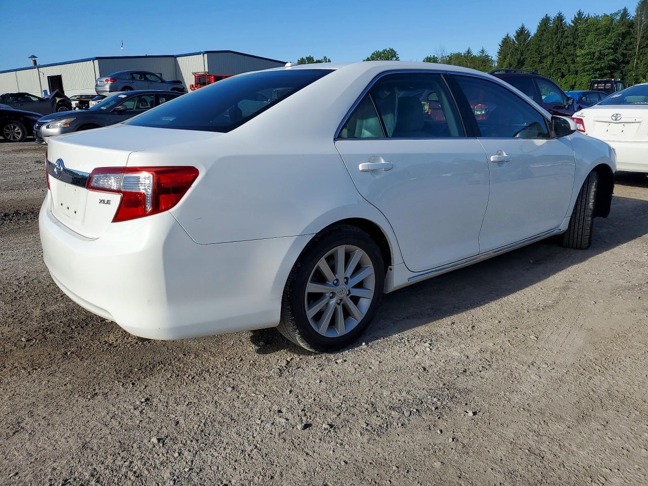 2014 TOYOTA CAMRY