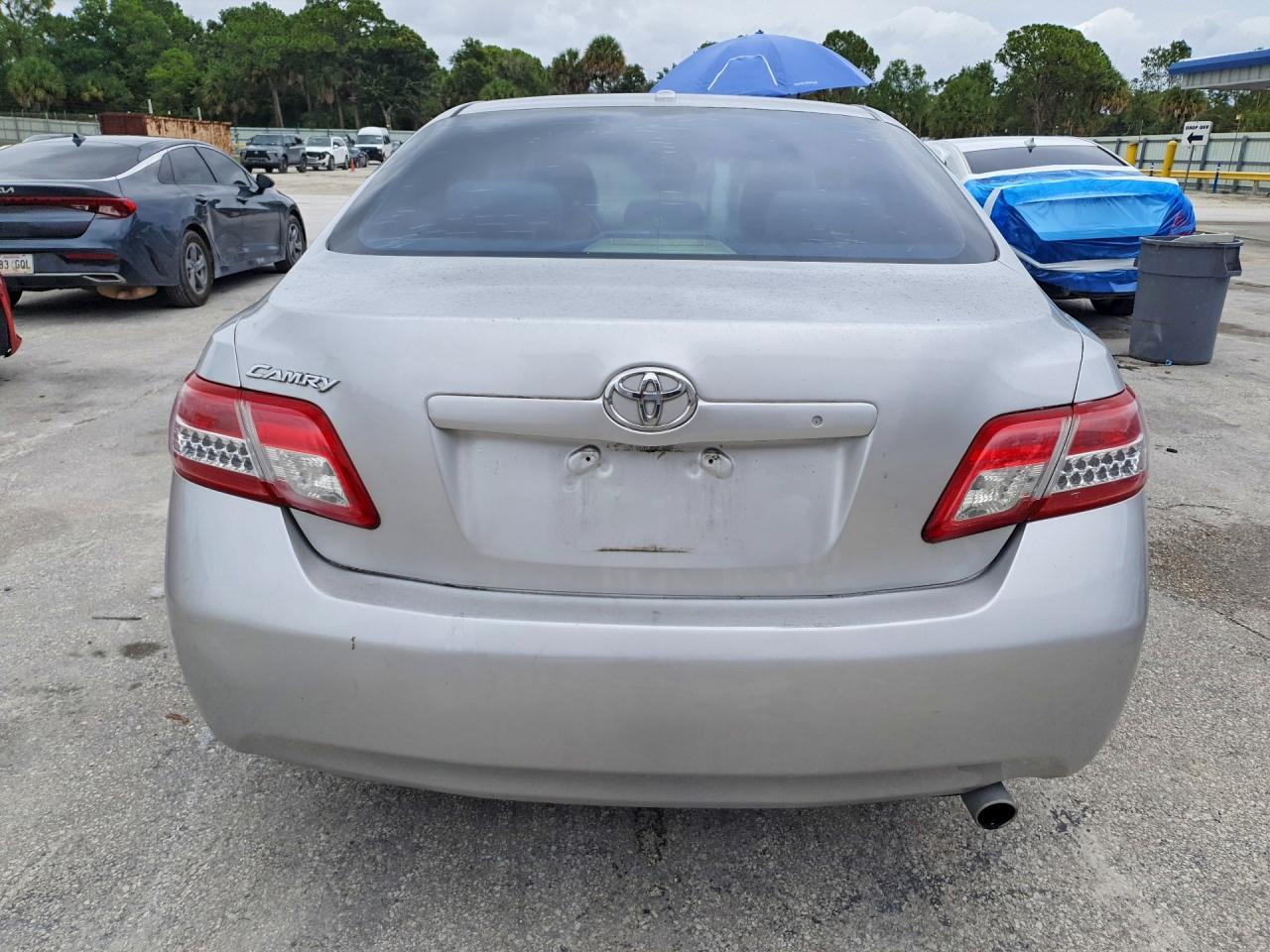 2011 TOYOTA CAMRY