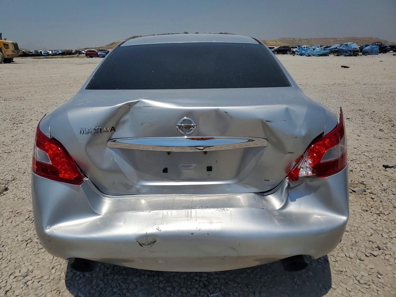 2010 NISSAN Maxium