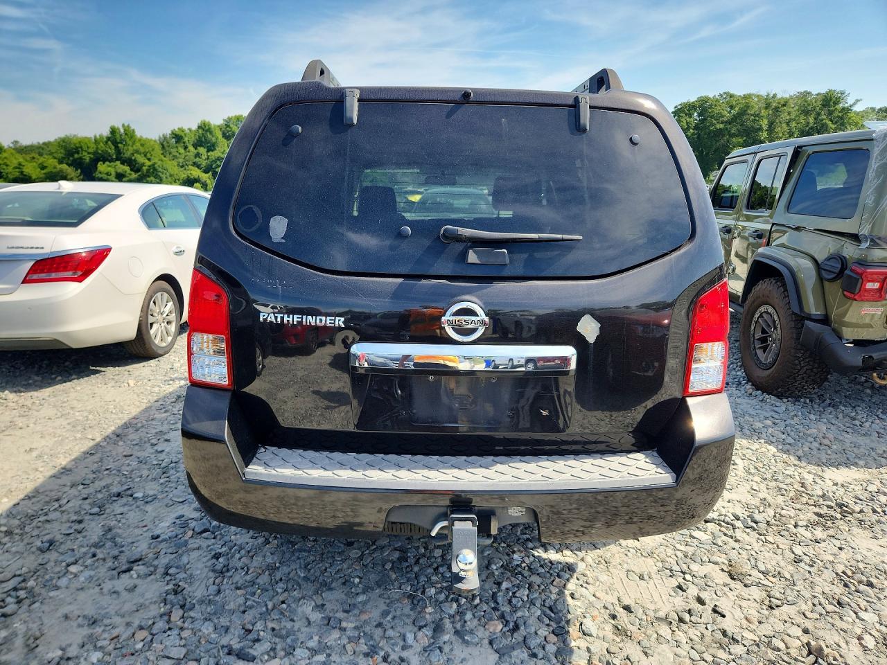 2011 NISSAN PATHFINDER