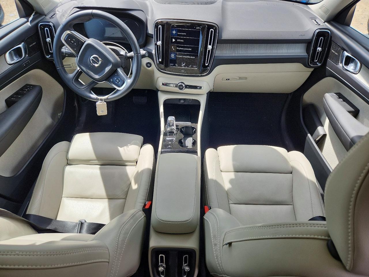 2019 VOLVO XC40