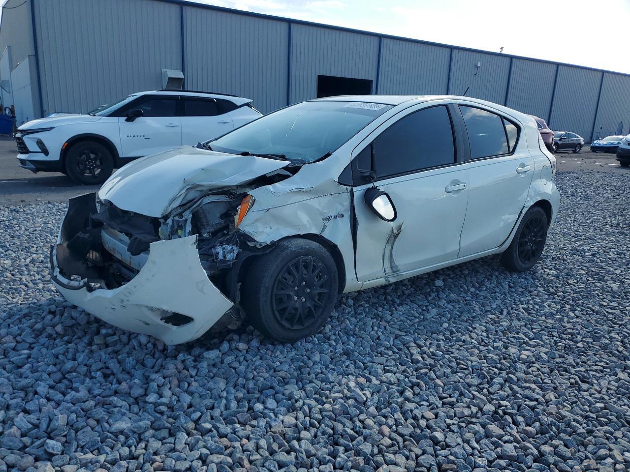 2013 TOYOTA Prius c