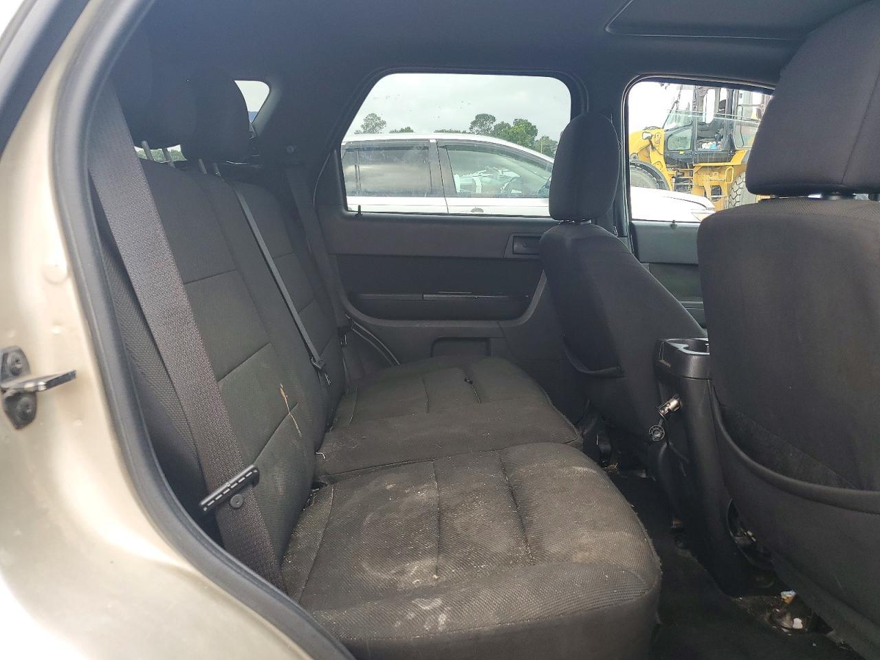 2010 FORD ESCAPE
