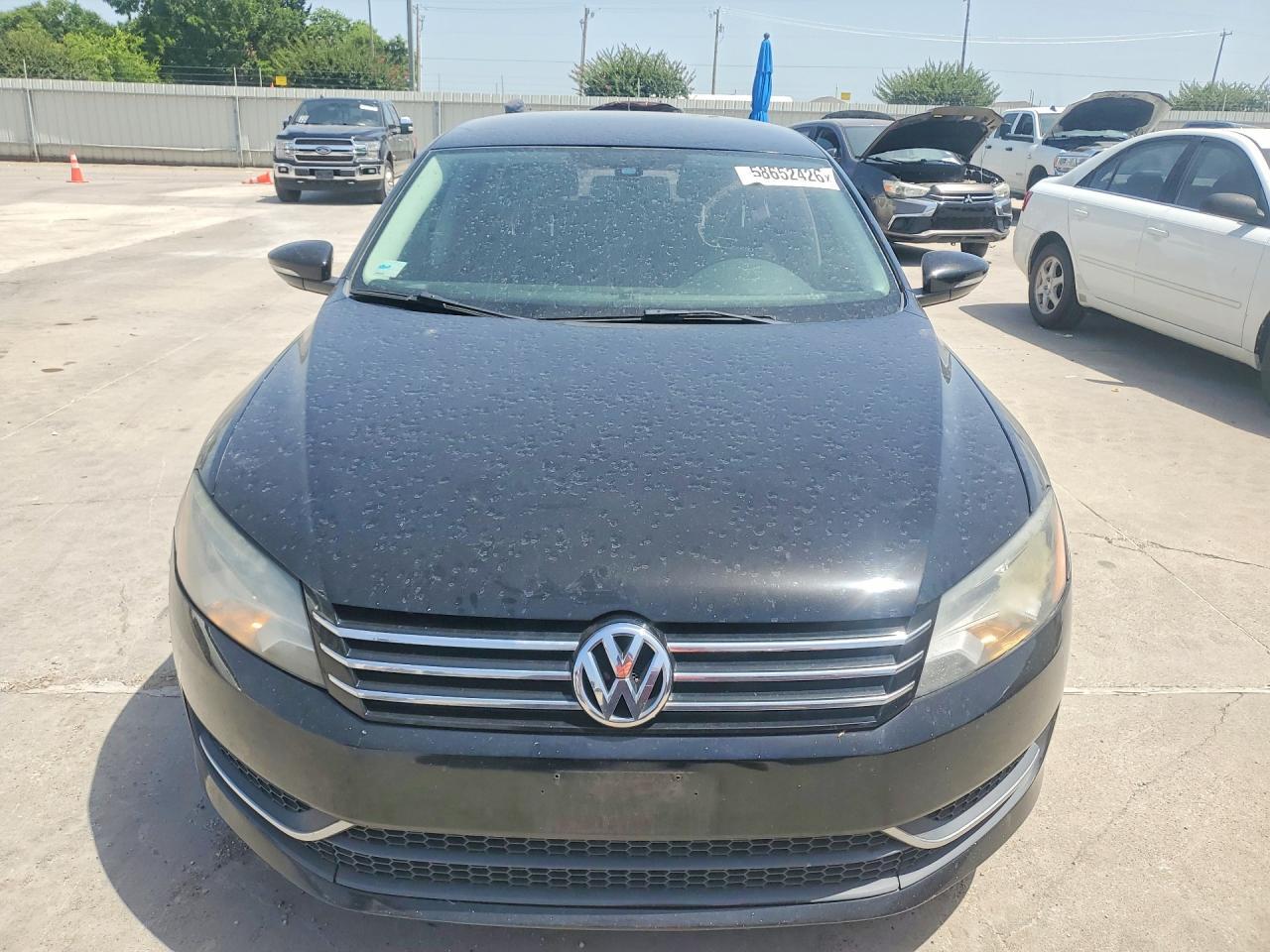 2012 VOLKSWAGEN Passat