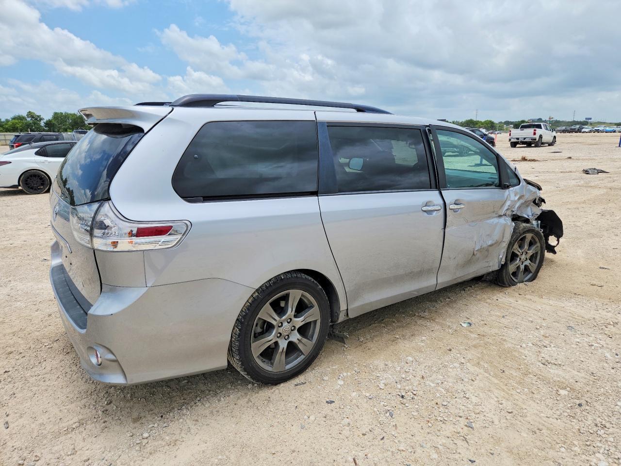 2017 TOYOTA SIENNA