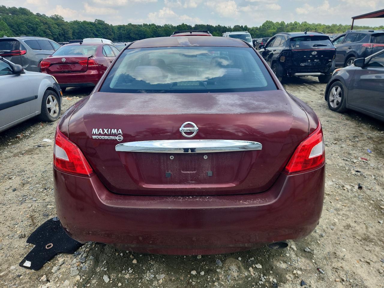 2010 NISSAN Maxima